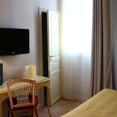 Hotel And Restaurant L Arena Fréjus エクステリア 写真