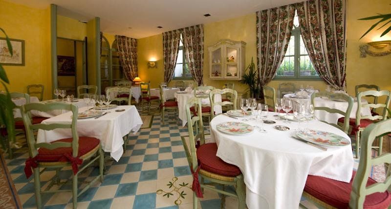 Hotel And Restaurant L Arena Fréjus エクステリア 写真