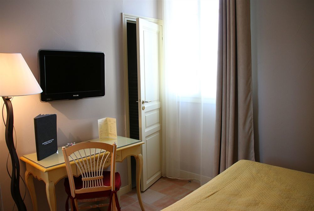Hotel And Restaurant L Arena Fréjus エクステリア 写真