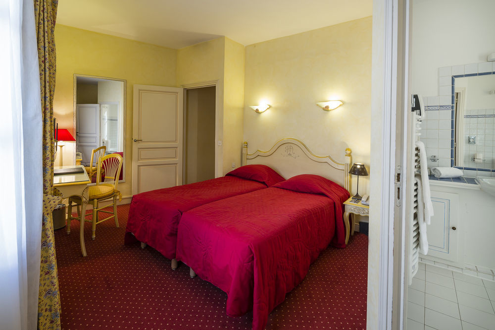 Hotel And Restaurant L Arena Fréjus エクステリア 写真
