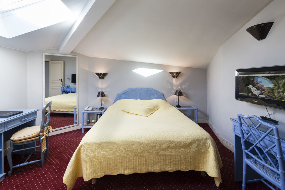 Hotel And Restaurant L Arena Fréjus エクステリア 写真